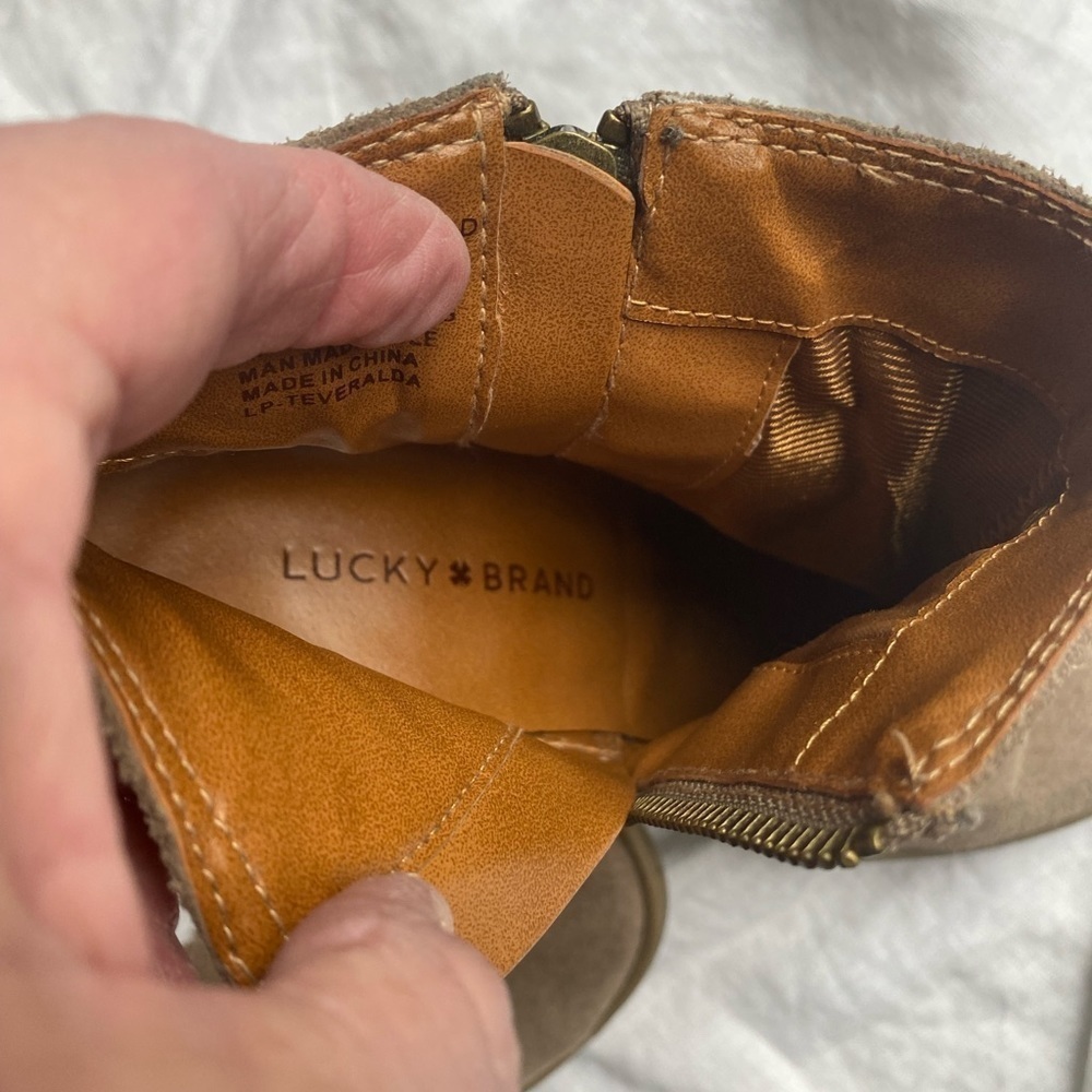 LUCKY BRAND women’s tan suede low heel size 7 - Picture 11 of 13